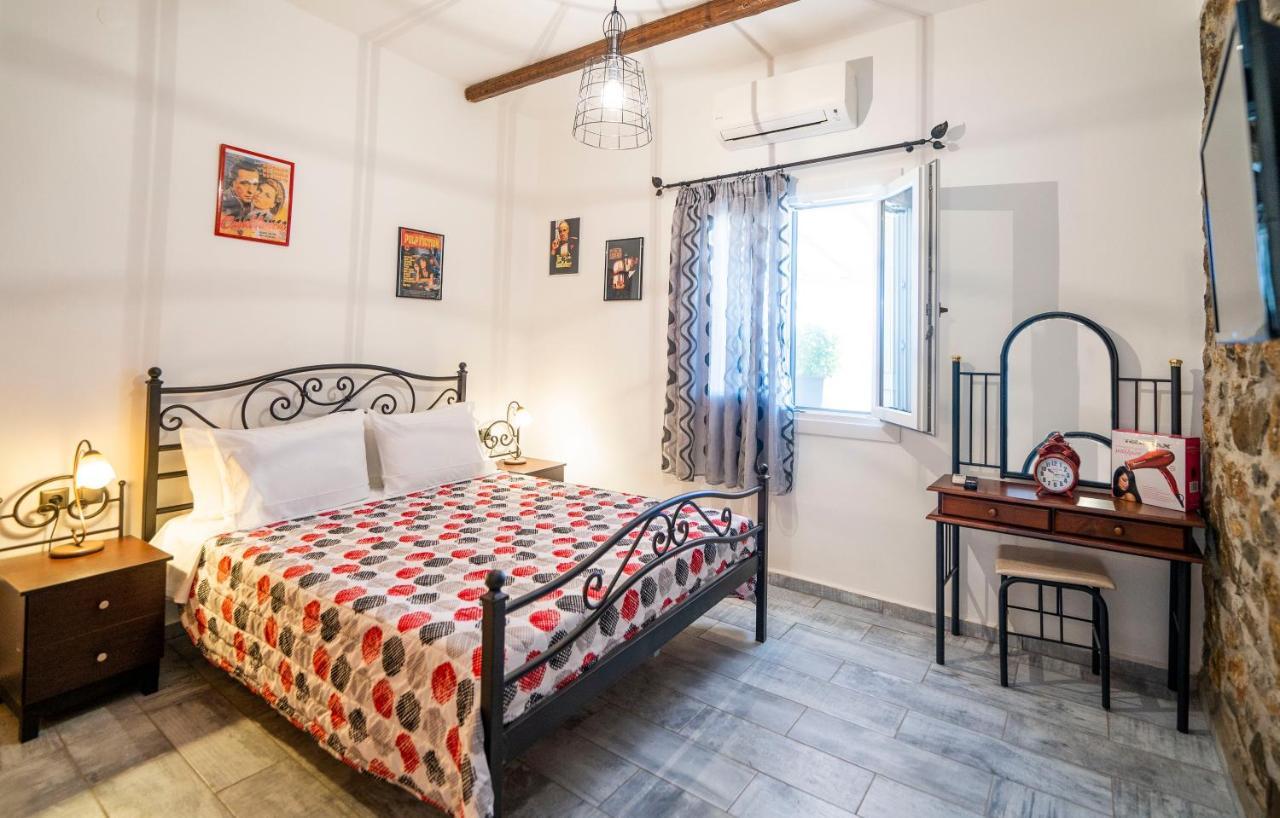Flora'S Beach And Pool Villa In Syros Liaropá Eksteriør billede
