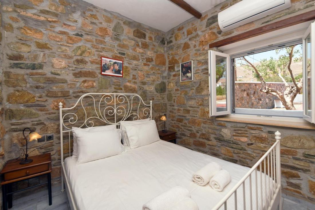 Flora'S Beach And Pool Villa In Syros Liaropá Eksteriør billede