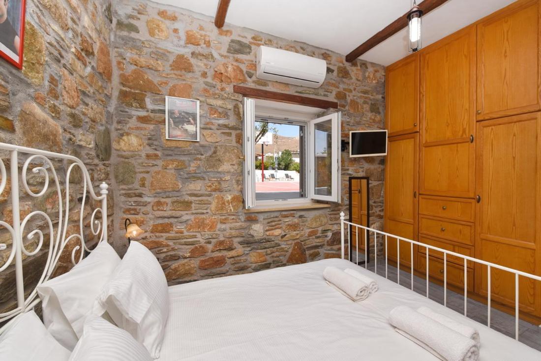 Flora'S Beach And Pool Villa In Syros Liaropá Eksteriør billede
