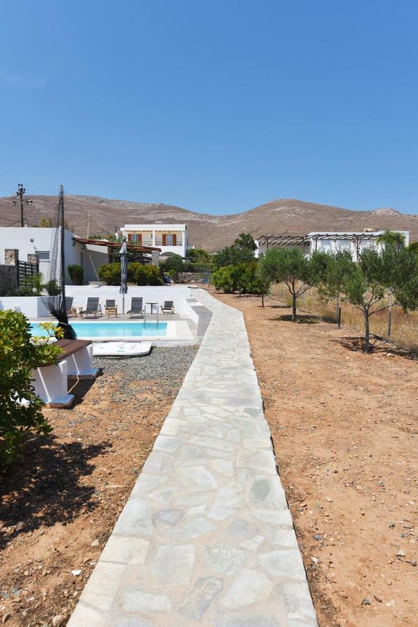 Flora'S Beach And Pool Villa In Syros Liaropá Eksteriør billede