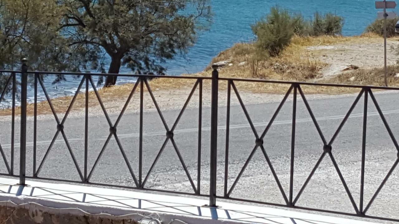 Flora'S Beach And Pool Villa In Syros Liaropá Eksteriør billede